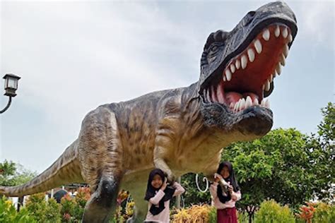 Berkeliling Dunia Dinosaurus dengan Harga Tiket yang Terjangkau