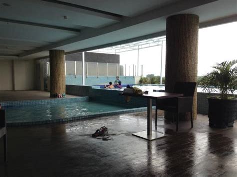 Biaya Tiket Kolam Renang Hotel Aston Madiun