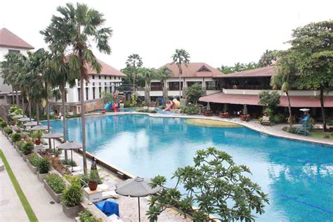 Fasilitas Kolam Renang Hotel Santika Harapan Indah