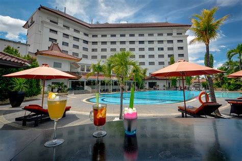 Fasilitas Kolam Renang Hotel Sunan Solo