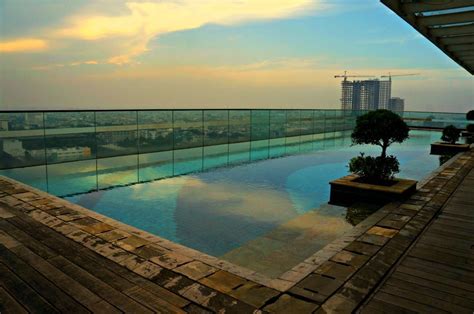 Fasilitas Kolam Renang JW Marriott Medan