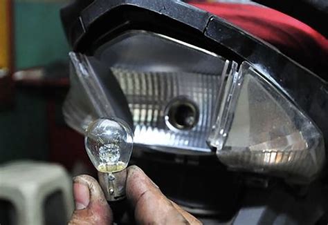 Bagian 1: Pengertian dan Pentingnya Tilang Lampu Motor Mati