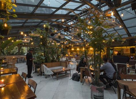 Pelayanan di Lucy in the Sky