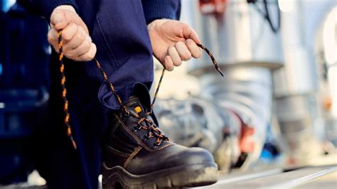 Faktor-Faktor yang Mempengaruhi Harga Sepatu Joger Bali