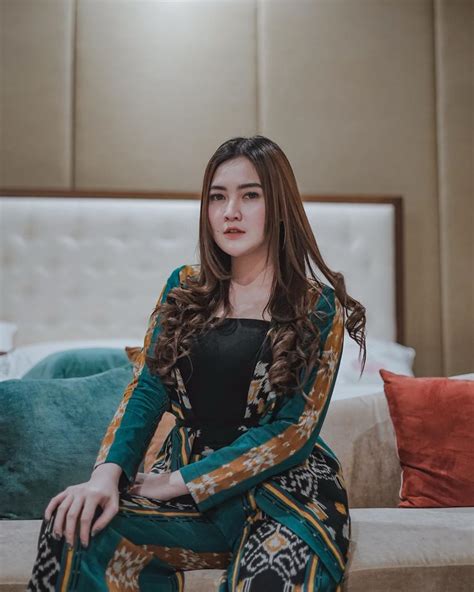 Kelebihan dan Kekurangan Nella Kharisma